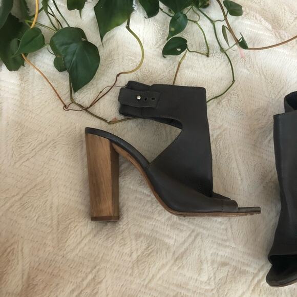 Vince Addie Grey Leather Open Toe Heeled Booties - Picture 3 of 8